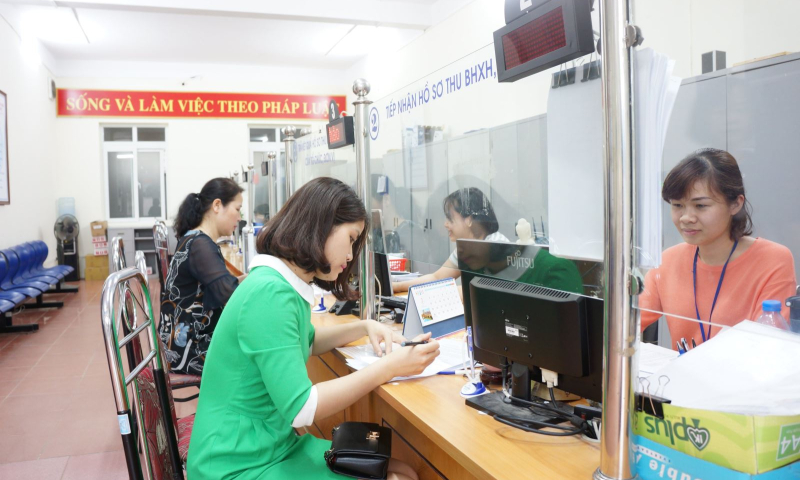 Doanh nghiệp bị thiệt hại do bão lũ được tạm dừng đóng quỹ hưu trí, tử tuất theo Luật mới