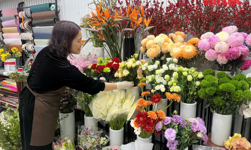 Sôi động thị trường hoa và quà tặng dịp Quốc tế Phụ nữ 8/3