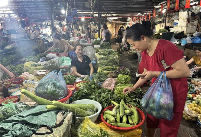 Nắng nóng diện rộng, giá thực phẩm tại Hà Nội có xu hướng tăng nhẹ