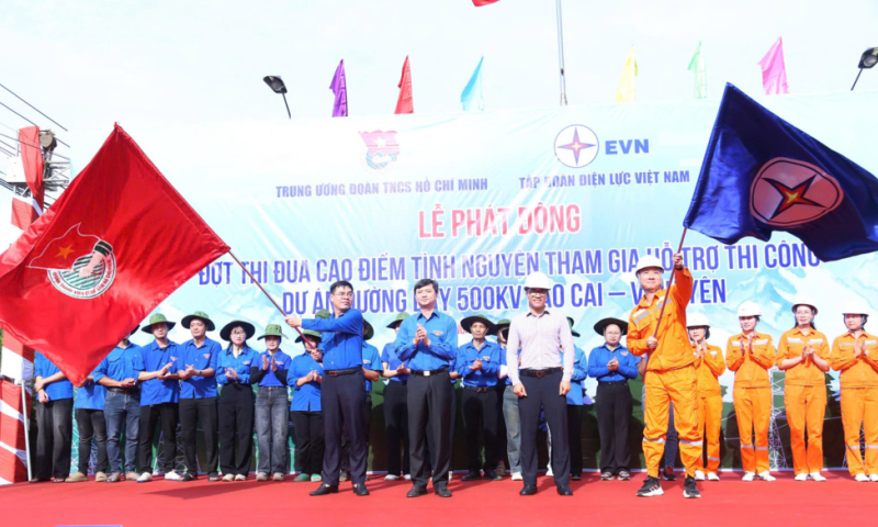 Thanh niên ra quân tình nguyện hỗ trợ thi công Dự án đường dây 500kV Lào Cai – Vĩnh Yên