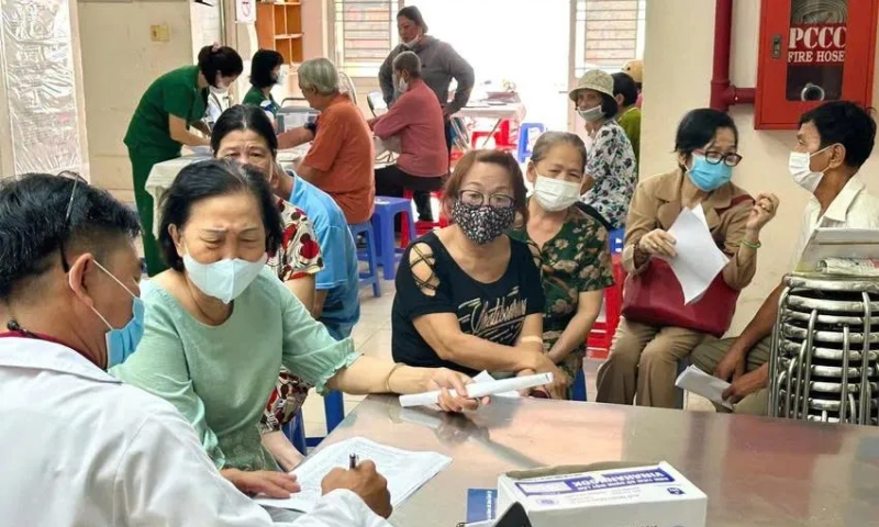 Khám định kỳ, miễn viện phí: 