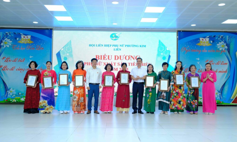 Biểu dương phụ nữ phường Kim Liên xuất sắc tiêu biểu năm 2025