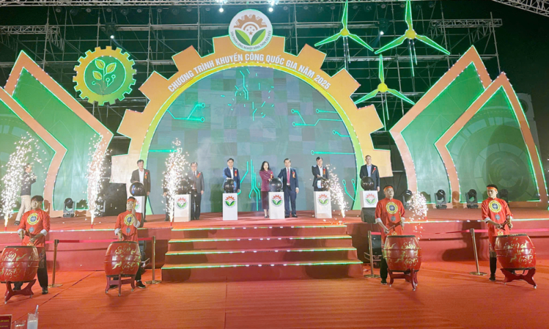 Khai mạc Hội chợ Triển lãm hàng công nghiệp nông thôn năm 2025