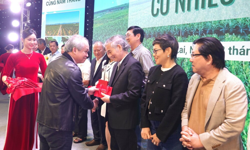 Bầu Đức tri ân người gắn bó hơn một thập kỷ: 160 căn hộ và hàng triệu cổ phiếu