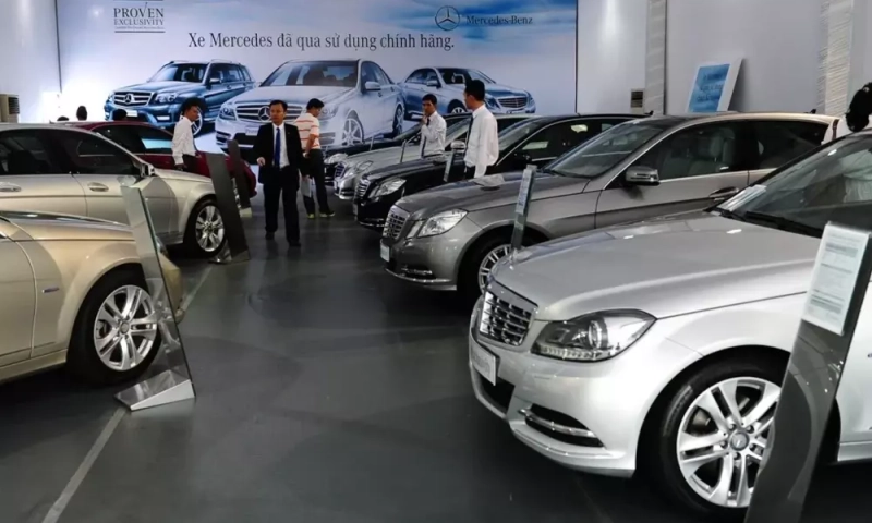 Ô tô đồng loạt giảm sâu