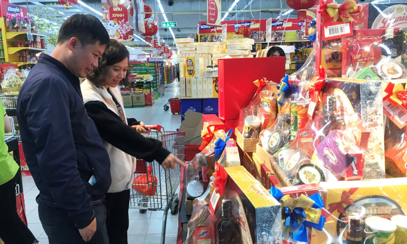 Hàng Việt chiếm ưu thế trên kệ hàng quà Tết 2026