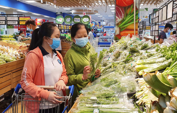 Tiêu dùng trong nước  chịu áp lực mạnh vì giá năng lượng tăng cao