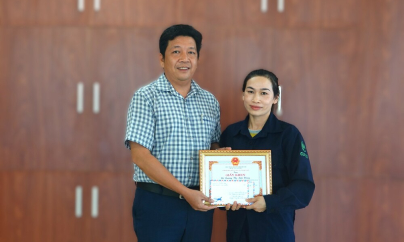 Ba lần khen thưởng hành động đẹp của nữ lao công ở Gia Lai