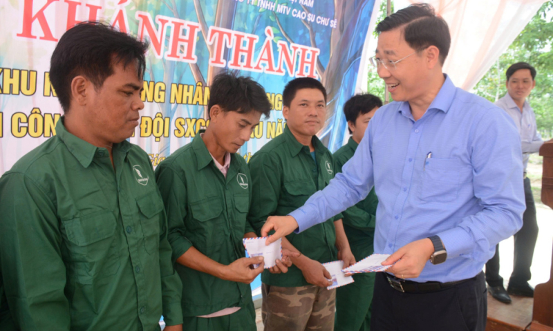 Mái ấm vùng biên giúp 18 hộ công nhân Cao su Chư Sê “an cư lạc nghiệp”