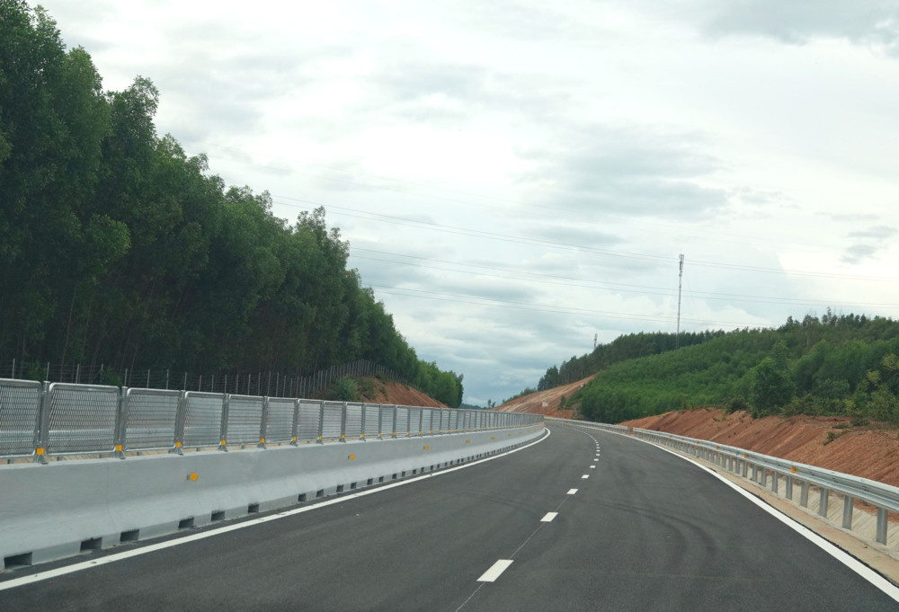 Cận cảnh cao tốc do Tập đoàn Sơn Hải thi công trước giờ thông xe kỹ thuật