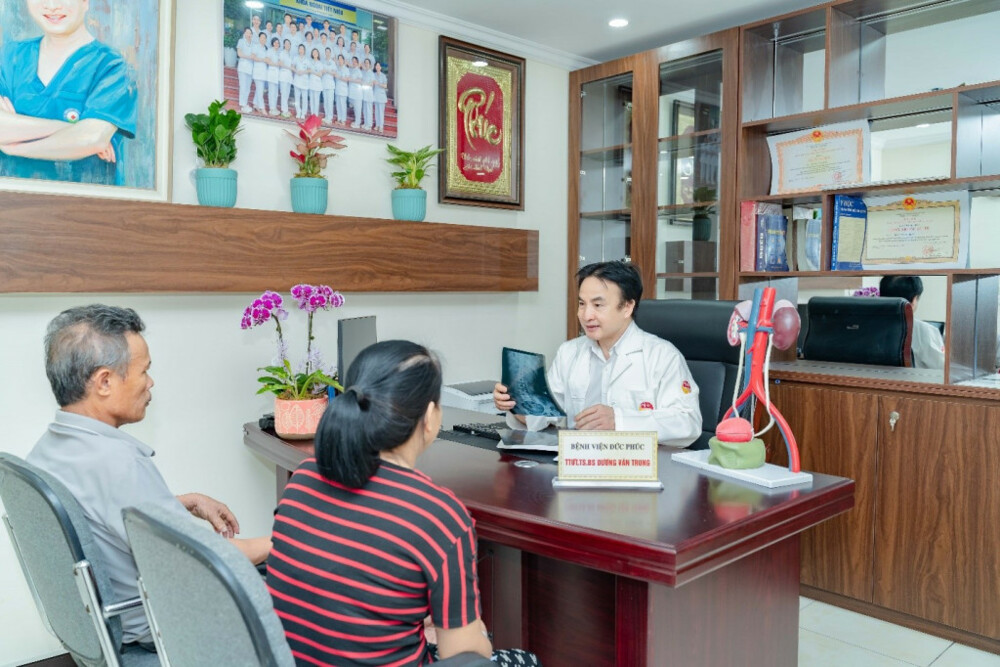 TTƯT.TS.BS Dương Văn Trung: “Bàn tay vàng” ngoại tiết niệu và hành trình lan tỏa y đức