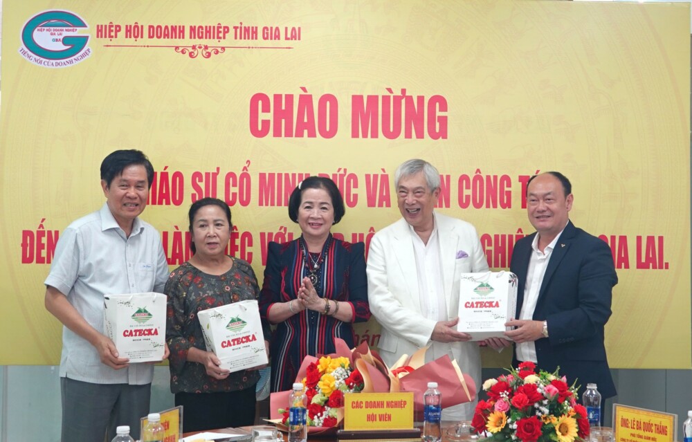 Hiệp hội Doanh nghiệp tỉnh Gia Lai làm việc với Giáo sư Cổ Minh Đức