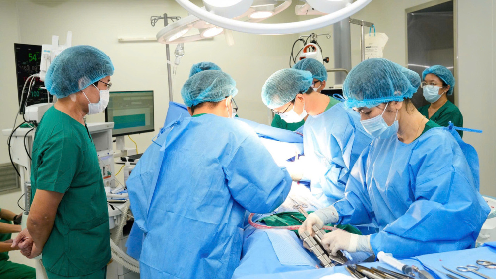 Ca phẫu thuật tim bắc cầu mạch vành thành công đầu tiên ở bệnh viện C Đà Nẵng